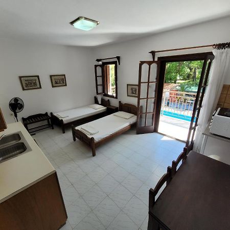 Amalia Apartments Koukounaries Buitenkant foto