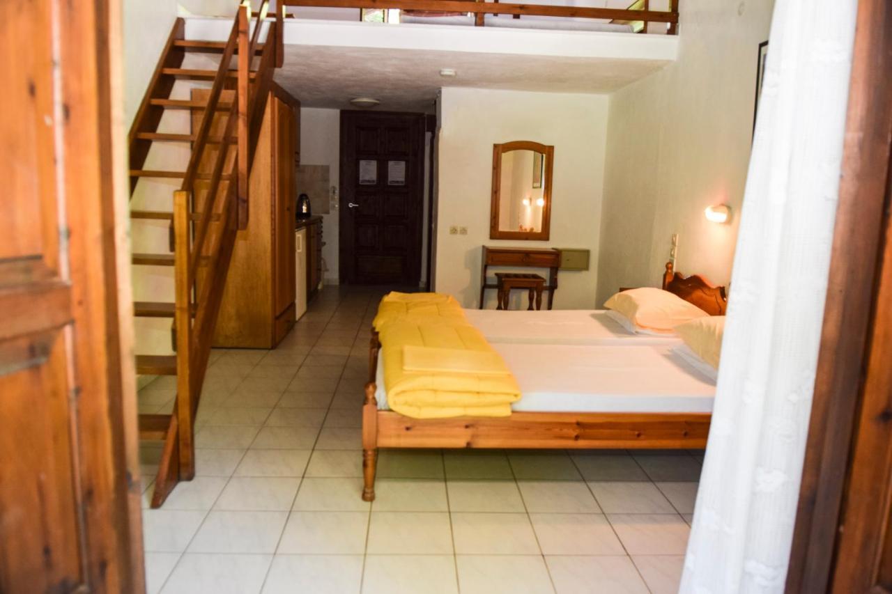 Amalia Apartments Koukounaries Buitenkant foto