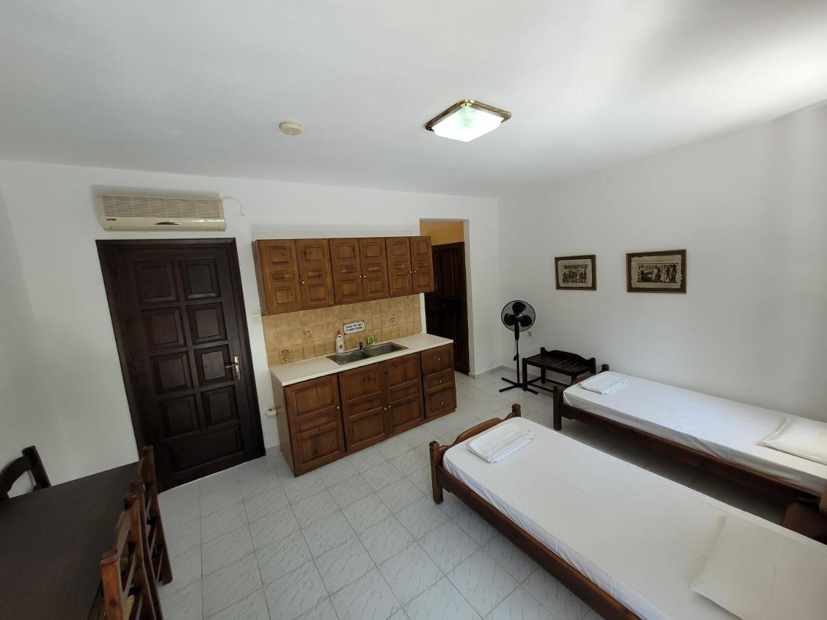 Amalia Apartments Koukounaries Buitenkant foto