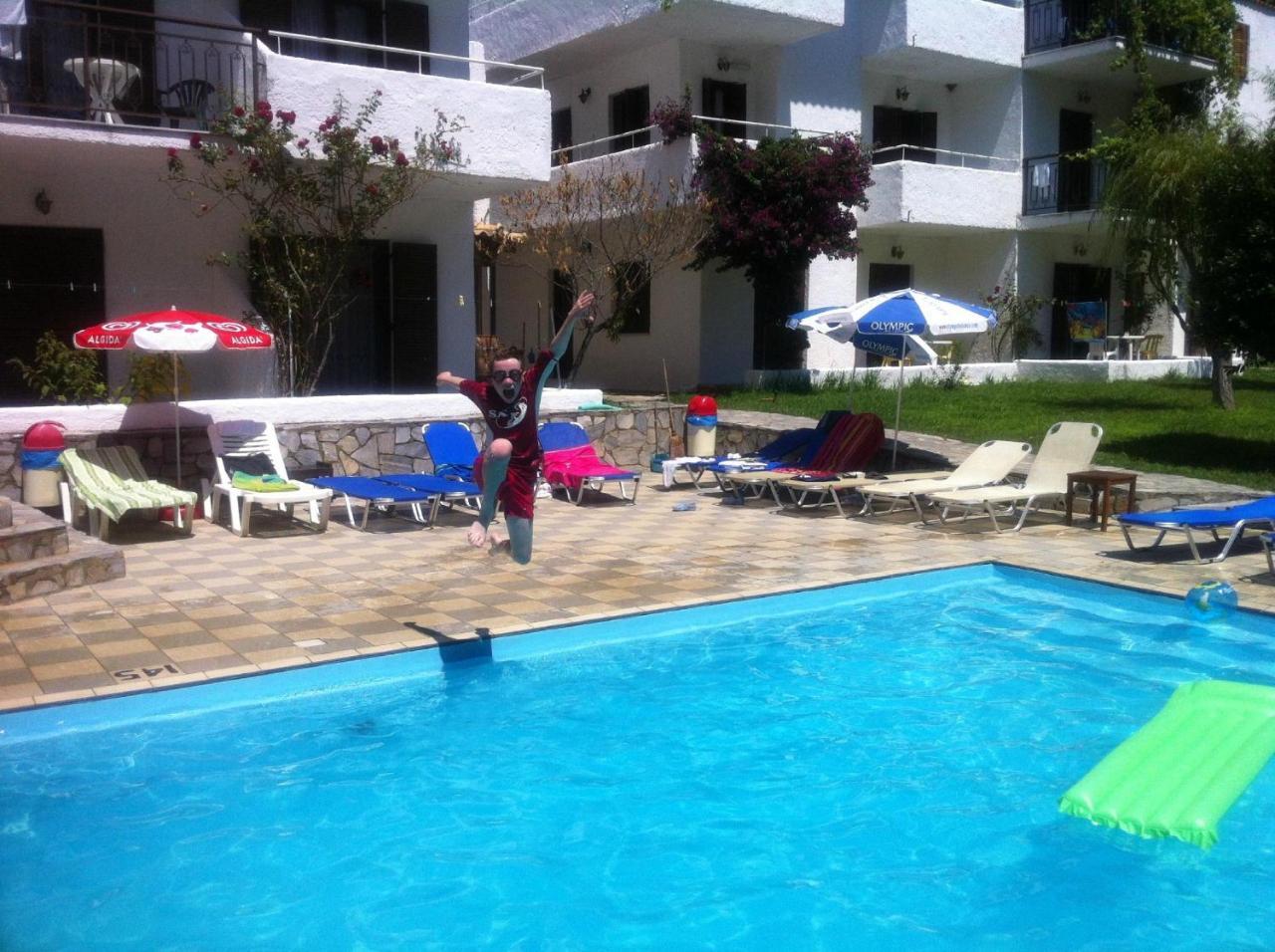 Amalia Apartments Koukounaries Buitenkant foto