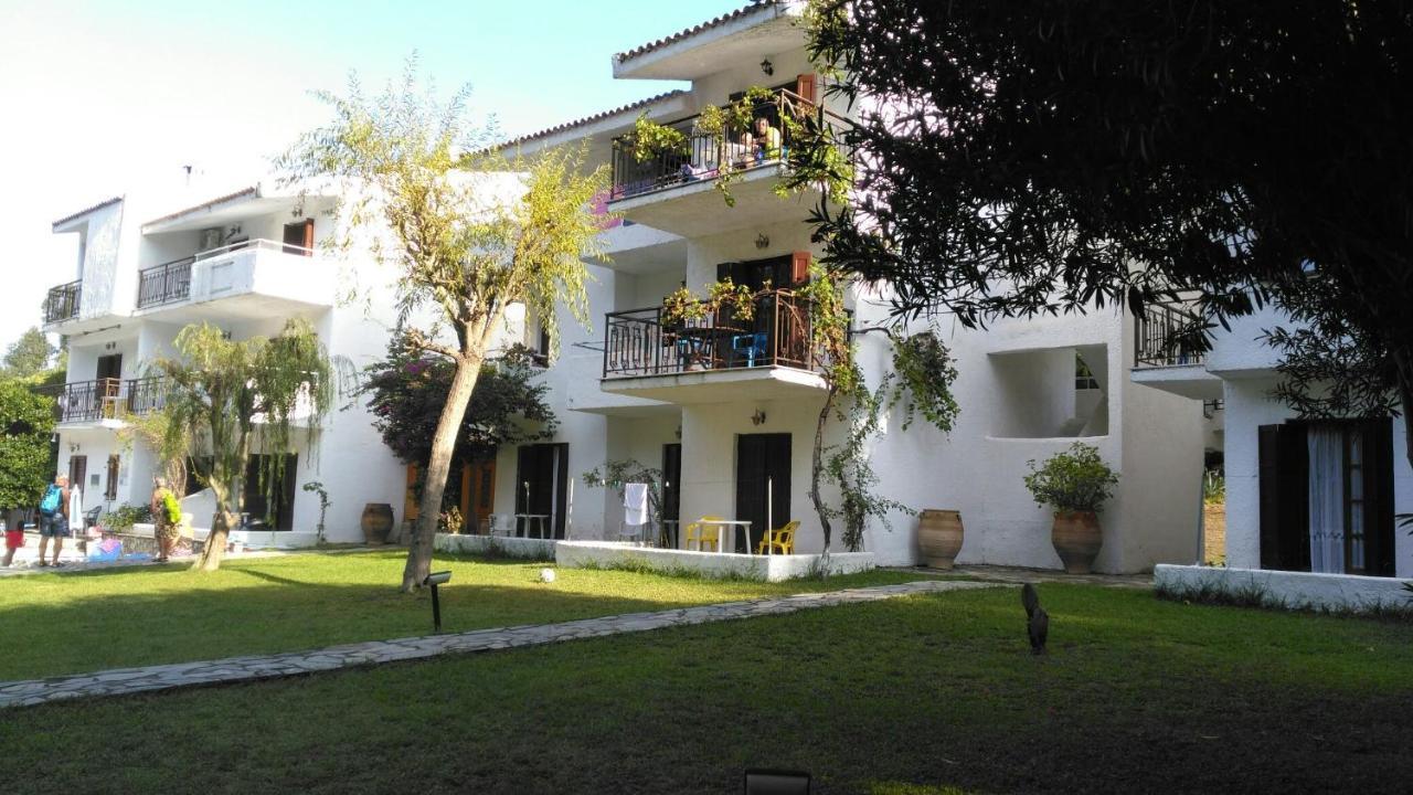 Amalia Apartments Koukounaries Buitenkant foto